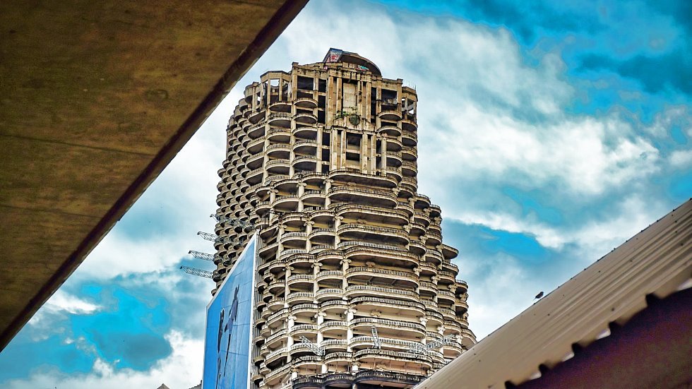 sathorn_unique_tower.jpg
